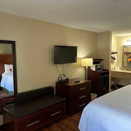 Econo Lodge Huntington - Barboursville University Area Экстерьер фото