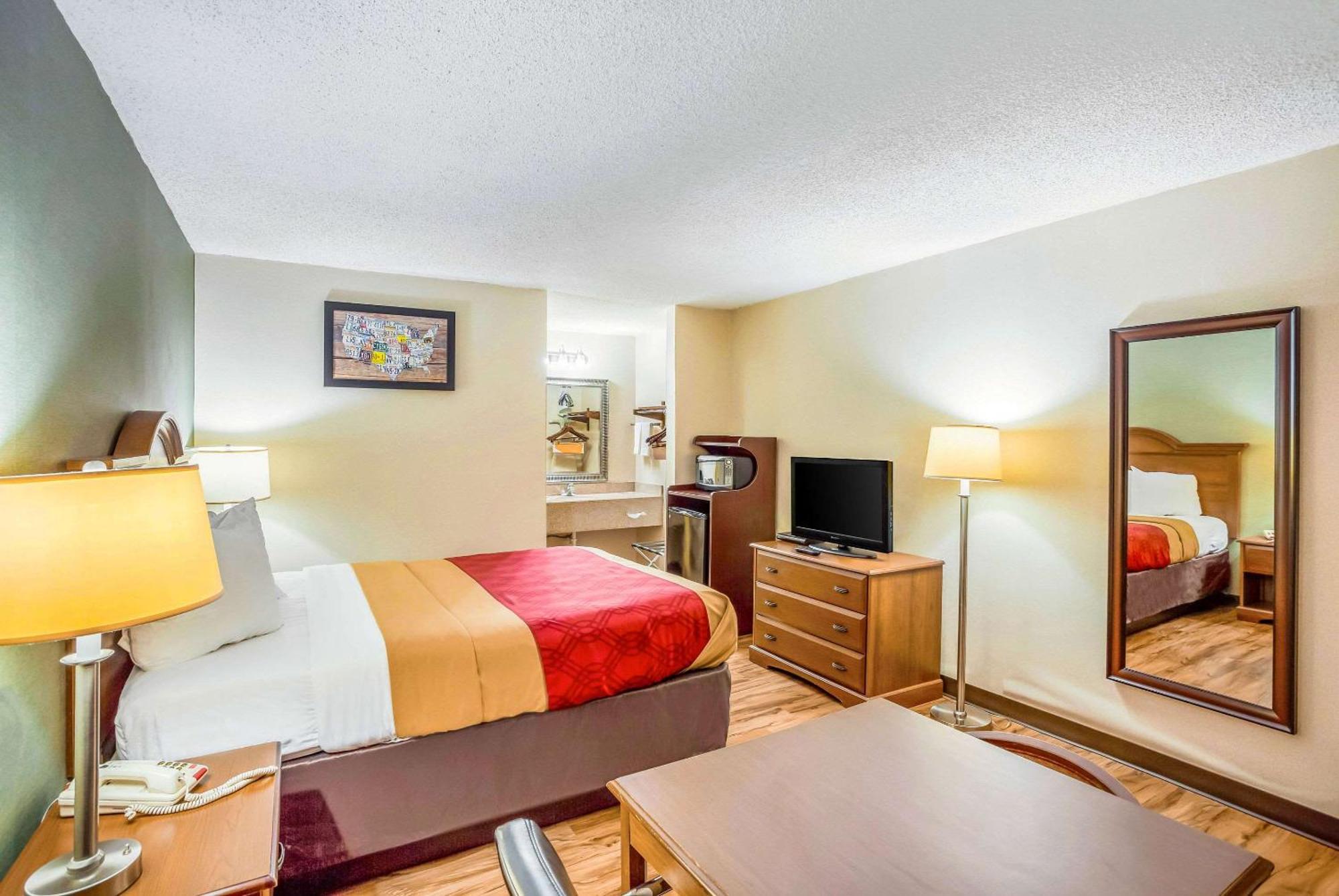 Econo Lodge Huntington - Barboursville University Area Экстерьер фото