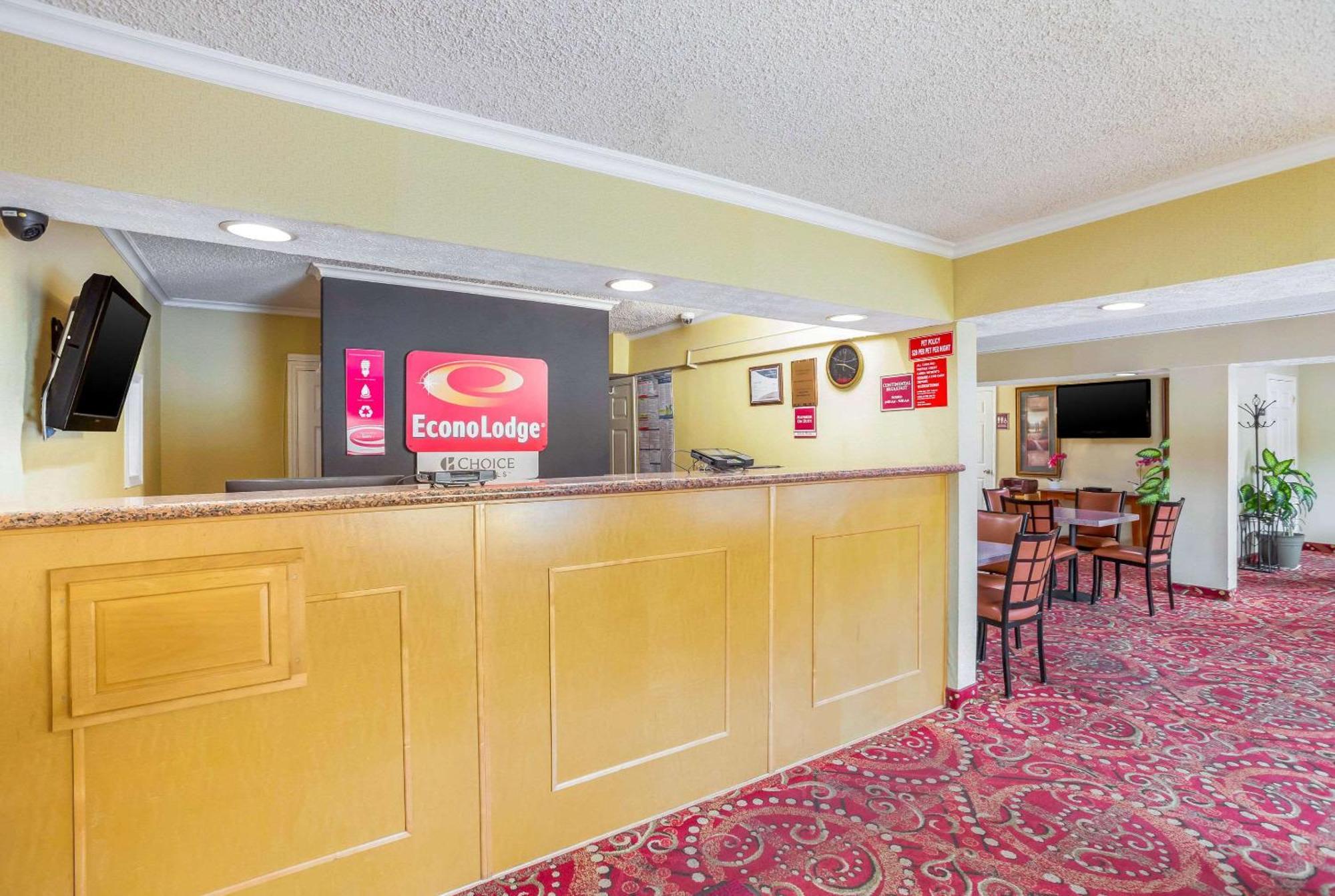 Econo Lodge Huntington - Barboursville University Area Экстерьер фото