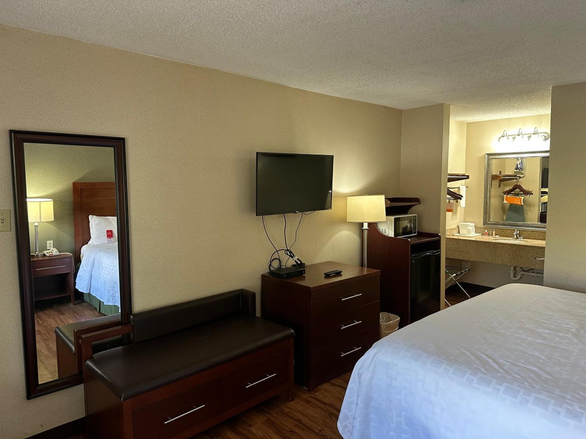 Econo Lodge Huntington - Barboursville University Area Экстерьер фото