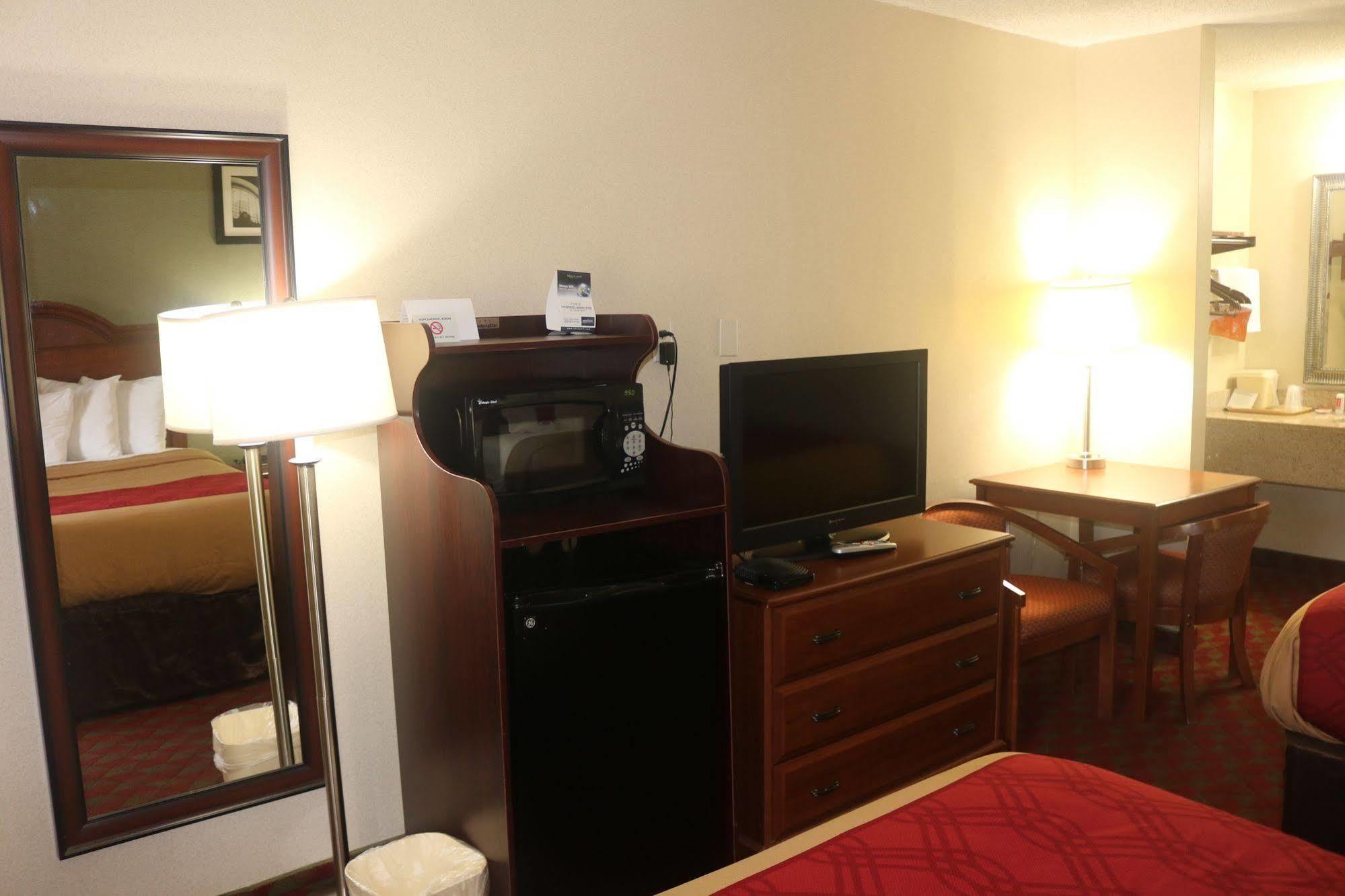 Econo Lodge Huntington - Barboursville University Area Экстерьер фото