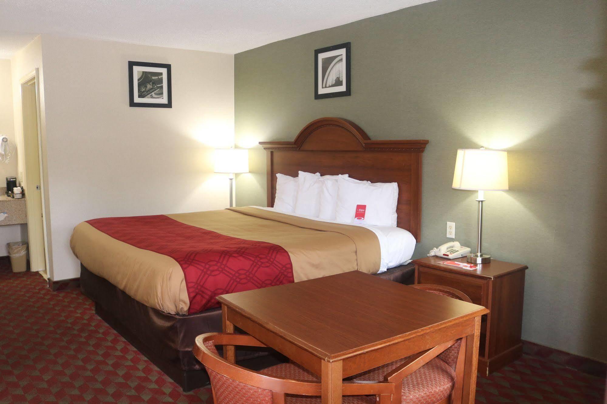 Econo Lodge Huntington - Barboursville University Area Экстерьер фото