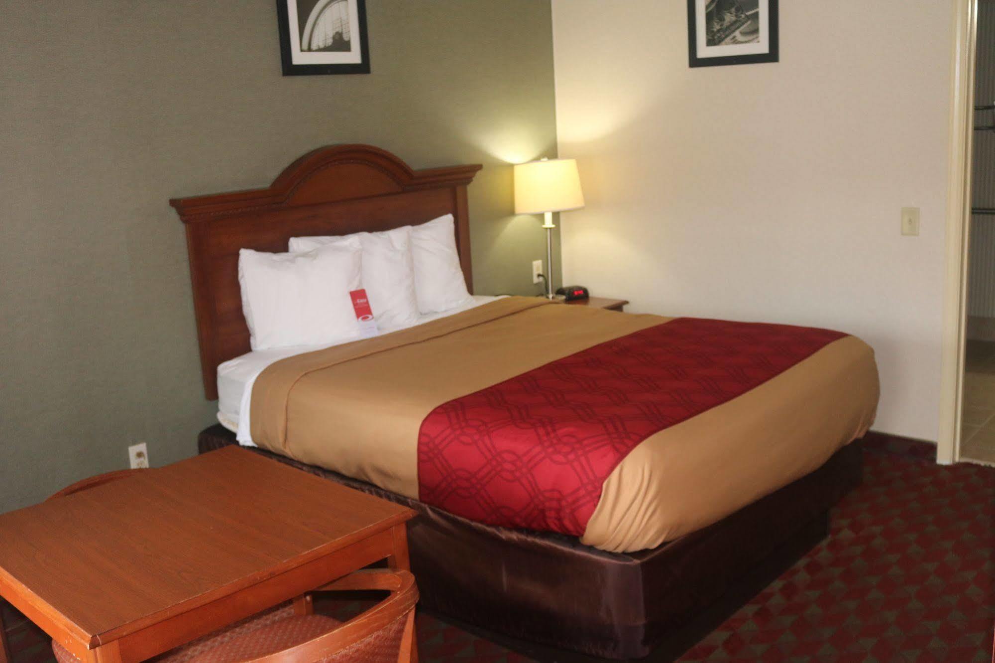 Econo Lodge Huntington - Barboursville University Area Экстерьер фото