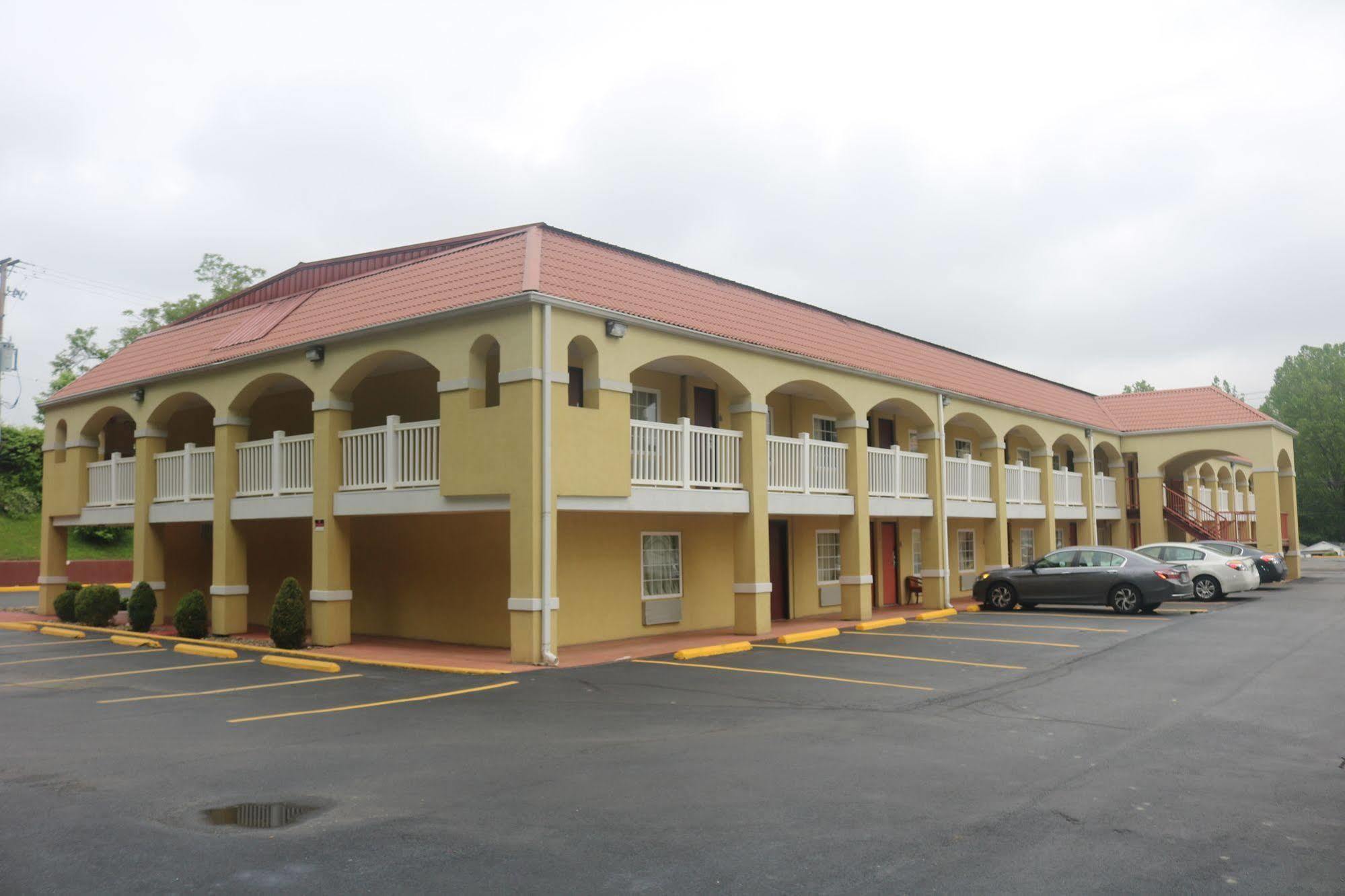 Econo Lodge Huntington - Barboursville University Area Экстерьер фото